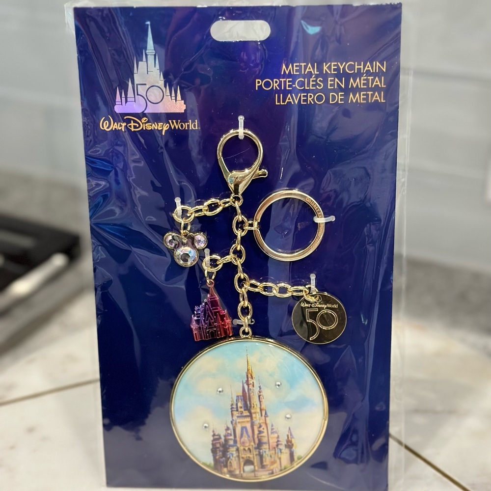 ✨NWT✨ Disney World 50th Anniversary Cinderella Castle Keychain Clip Bag Charm